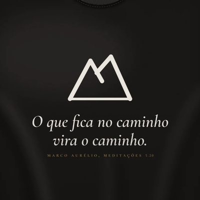 Camiseta com a arte O que fica no caminho vira o caminho